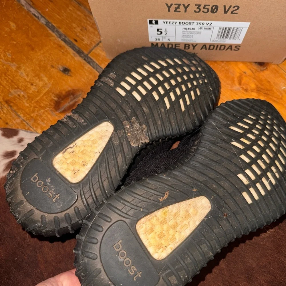 YEEZY BOOST 350 V2 ONYX - Picture 3 of 4